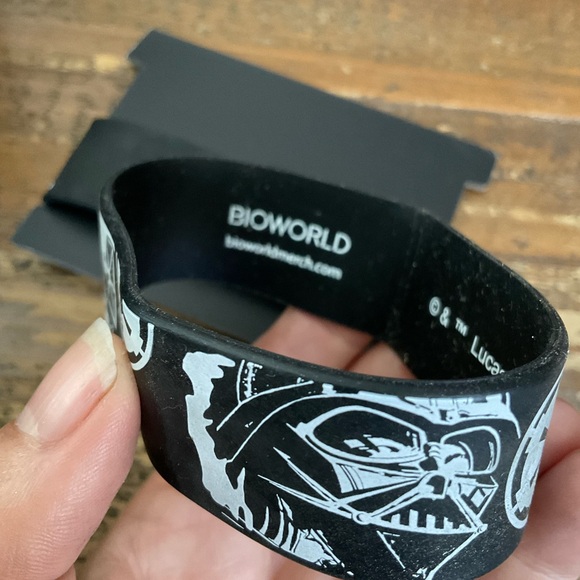 NEW BIOWORLD STAR WARS RUBBER BRACELETS - Picture 3 of 7